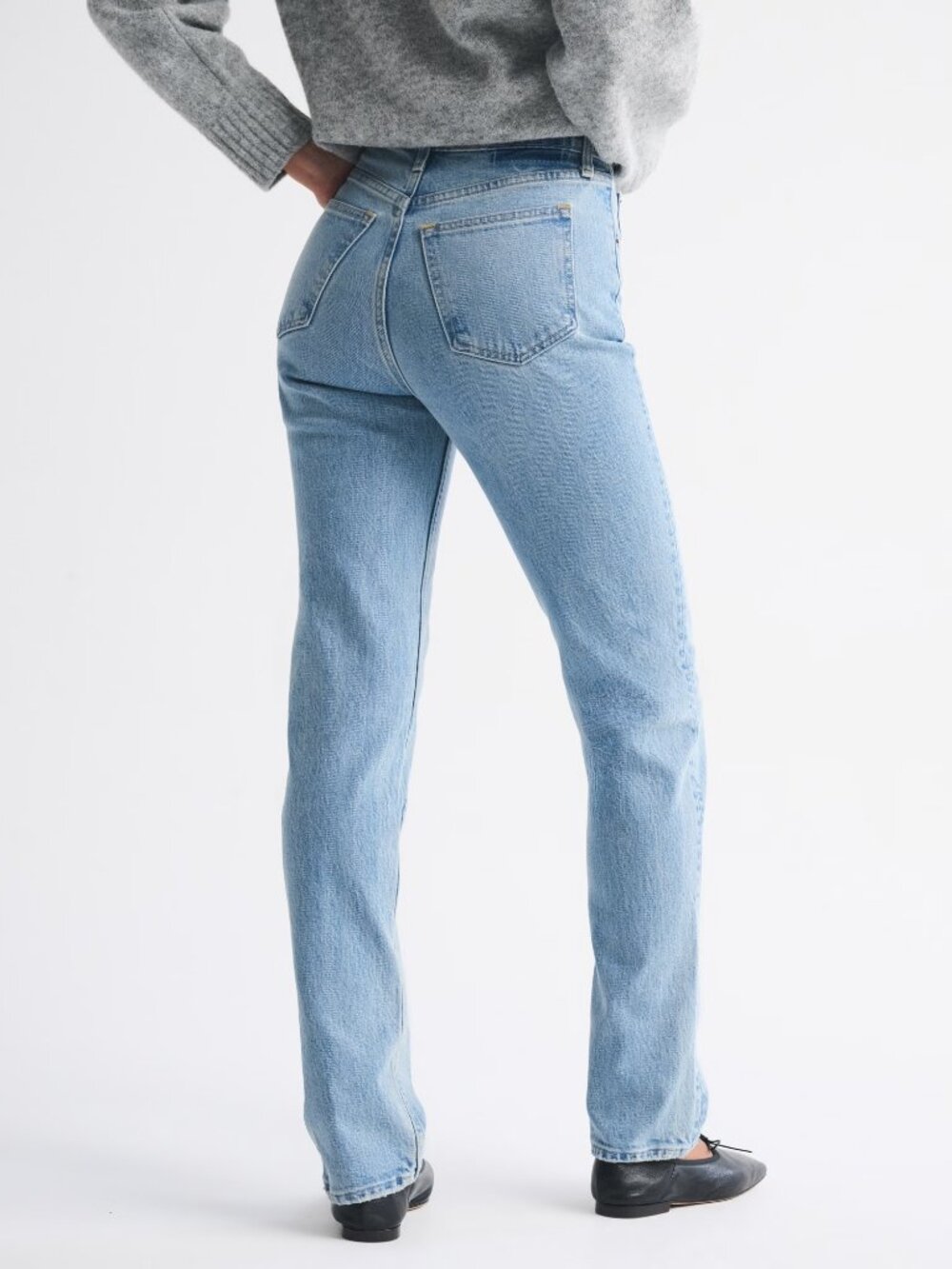 Abercrombie Ultra High Rise 90s Straight Jean - Size 10 short (size 30) - Picture 2 of 7